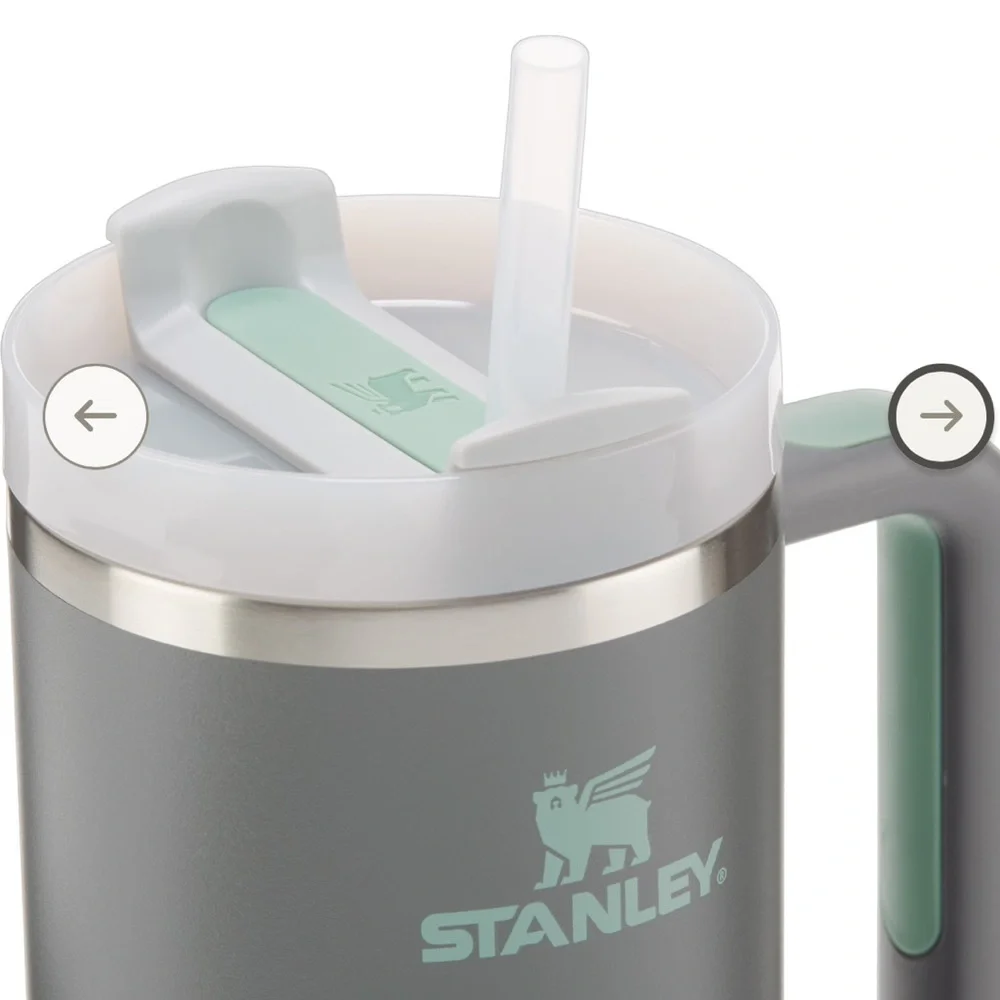 Stanley water bottle THE QUENCHER H2.0 FLOWSTATE™ TUMBLER | 40 OZ Charcoal